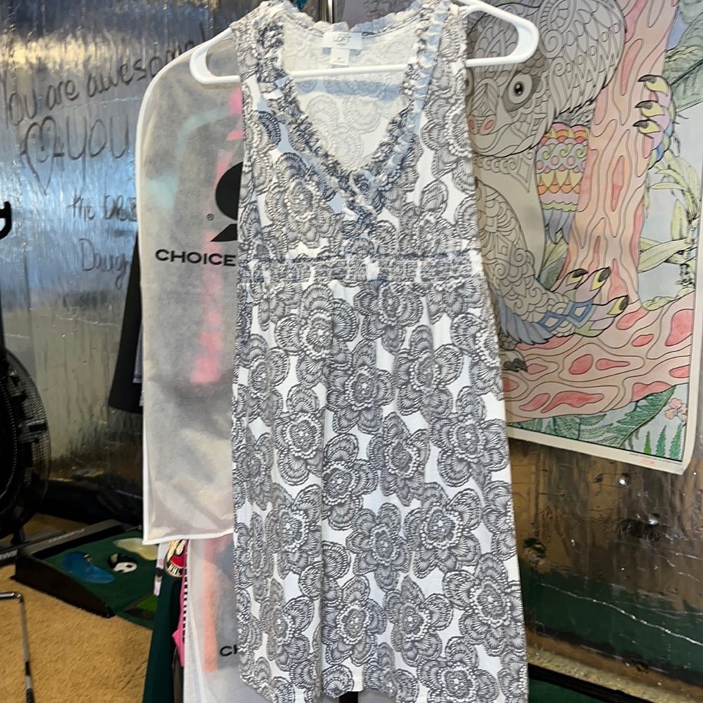 Ann Taylor Loft petites, white with gray flowers ruffle neckline, size SP